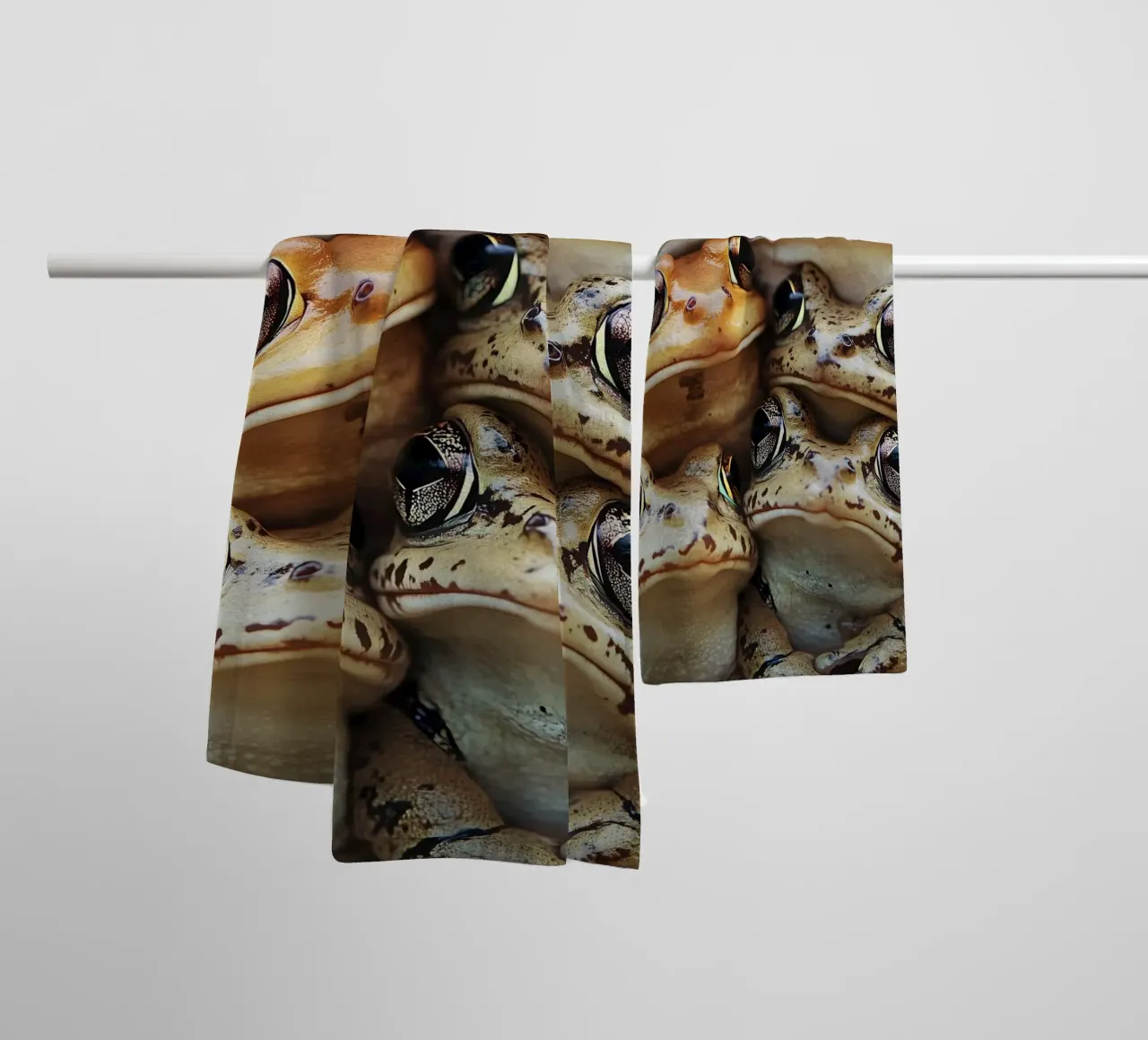 Groupe de grenouilles aux grands yeux serviette de bain de pixelbull - medieval art and more