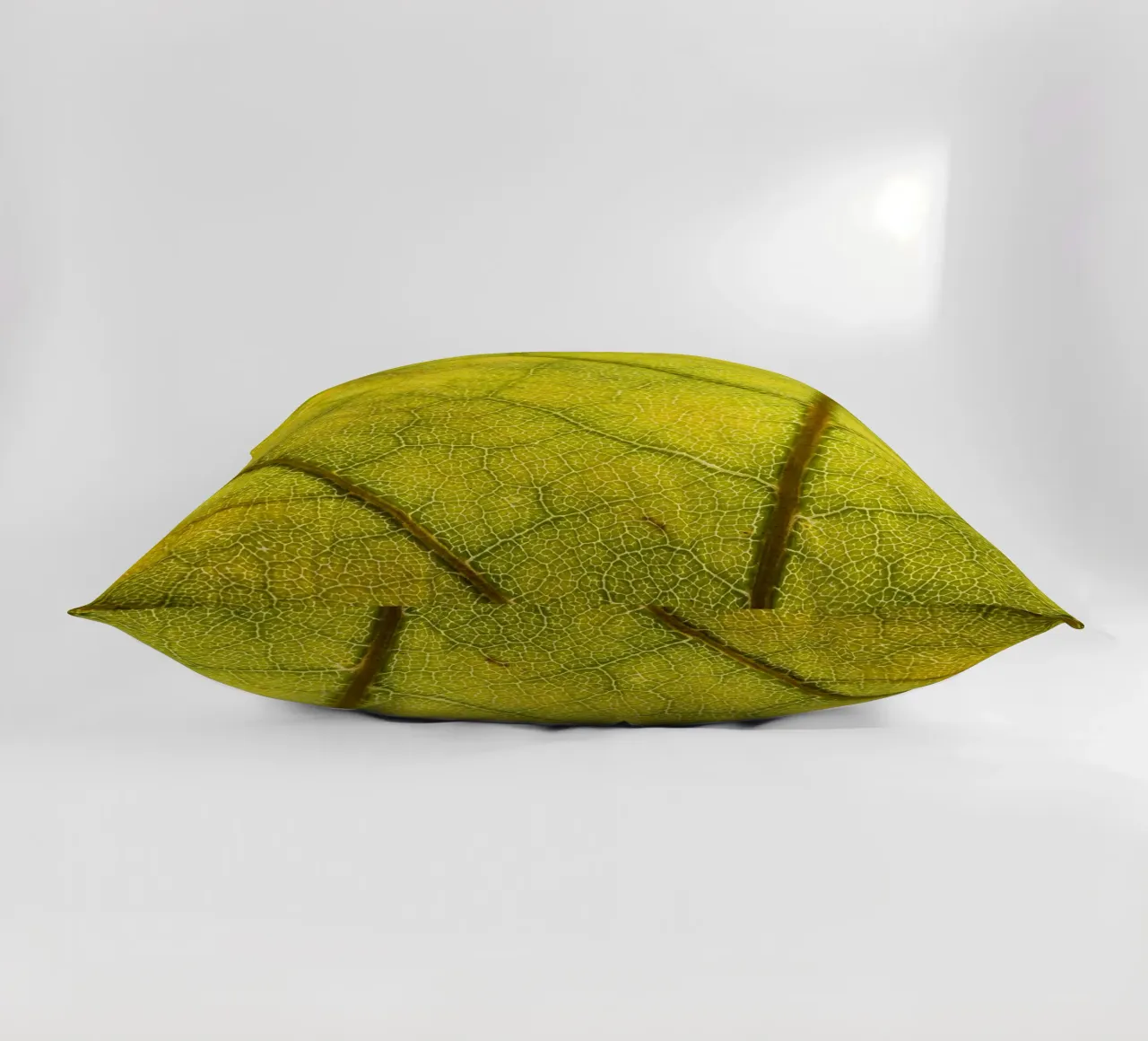 Herbstliches Blatt mit filigranem Adergeflecht cuscino da Bilderwelt - Kunst für die Wand