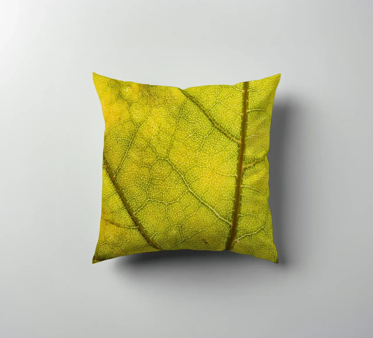 Herbstliches Blatt mit filigranem Adergeflecht cuscino da Bilderwelt - Kunst für die Wand