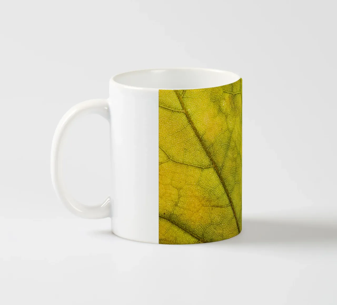 Herbstliches Blatt mit filigranem Adergeflecht tazza in ceramica da Bilderwelt - Kunst für die Wand