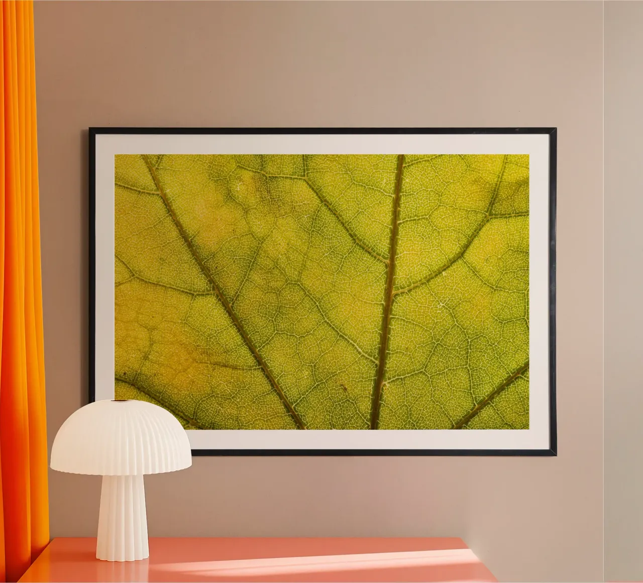 Herbstliches Blatt mit filigranem Adergeflecht poster da Bilderwelt - Kunst für die Wand