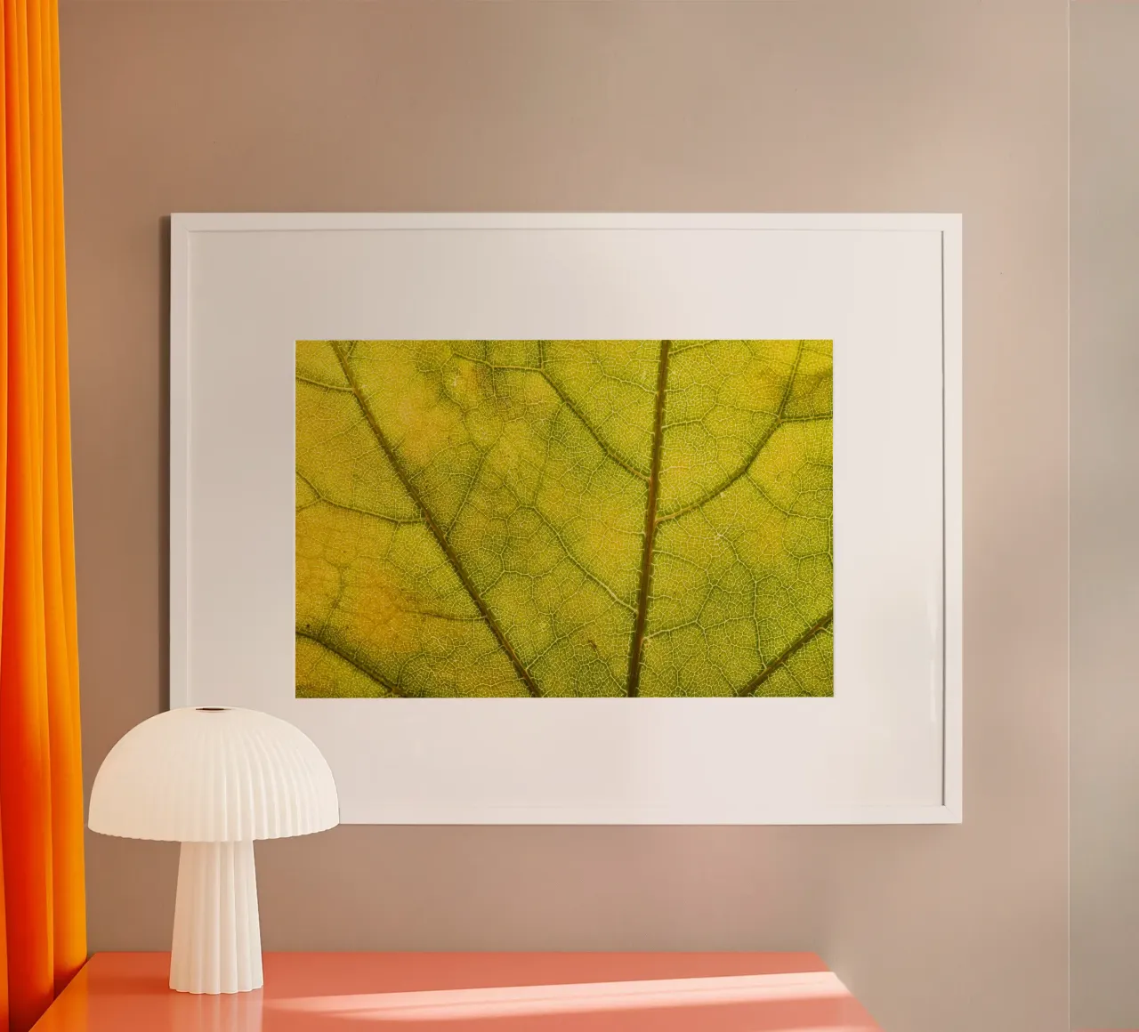 Herbstliches Blatt mit filigranem Adergeflecht poster da Bilderwelt - Kunst für die Wand