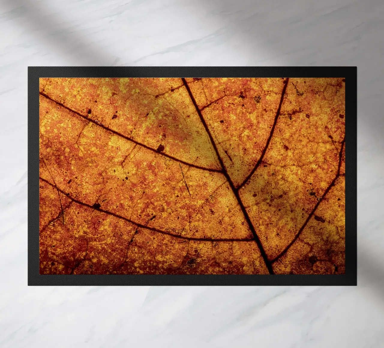 Herbstblatt in Nahaufnahme mit Adermuster zerbino da Bilderwelt - Kunst für die Wand