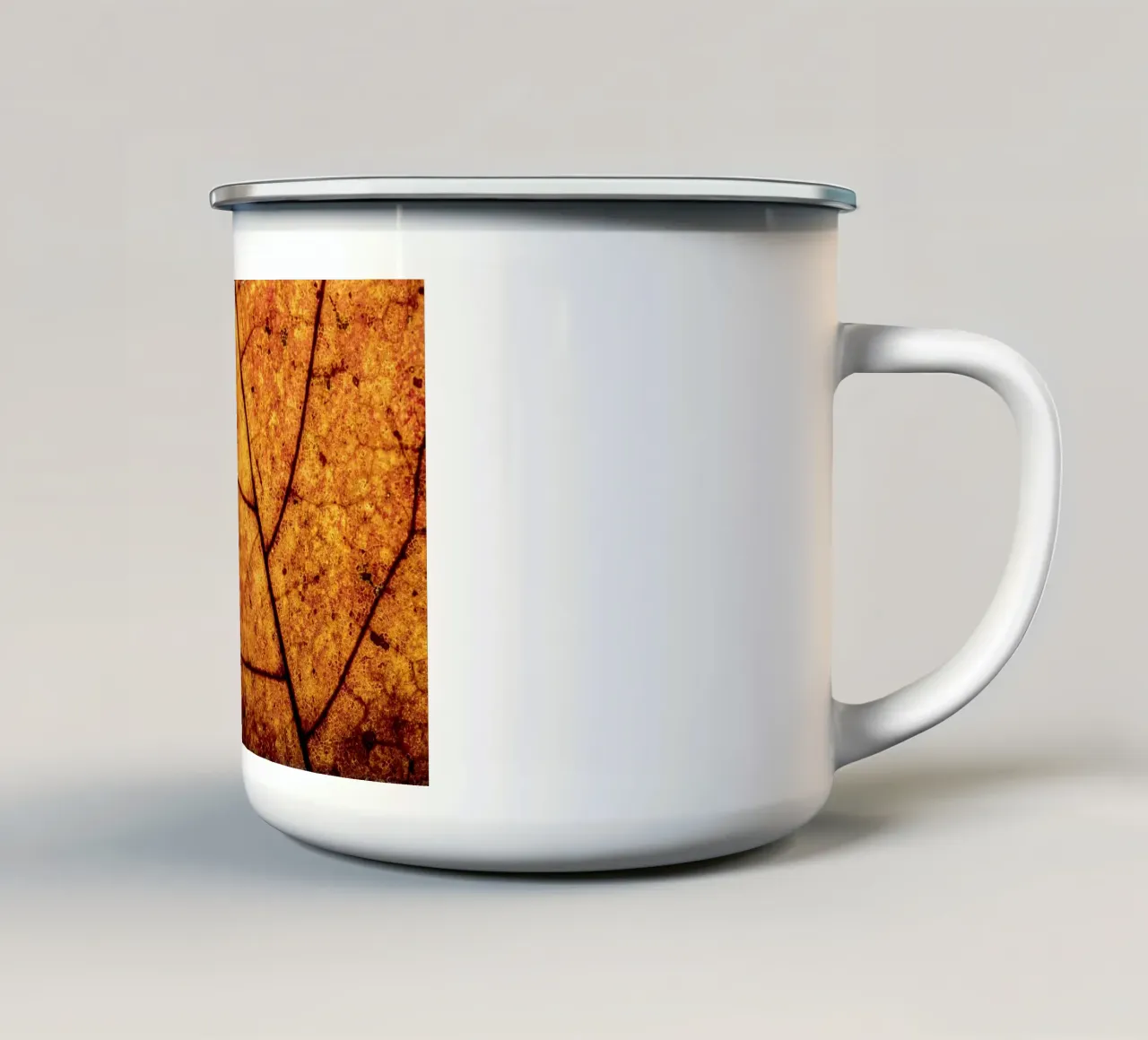 Herbstblatt in Nahaufnahme mit Adermuster tazza in smalto da Bilderwelt - Kunst für die Wand