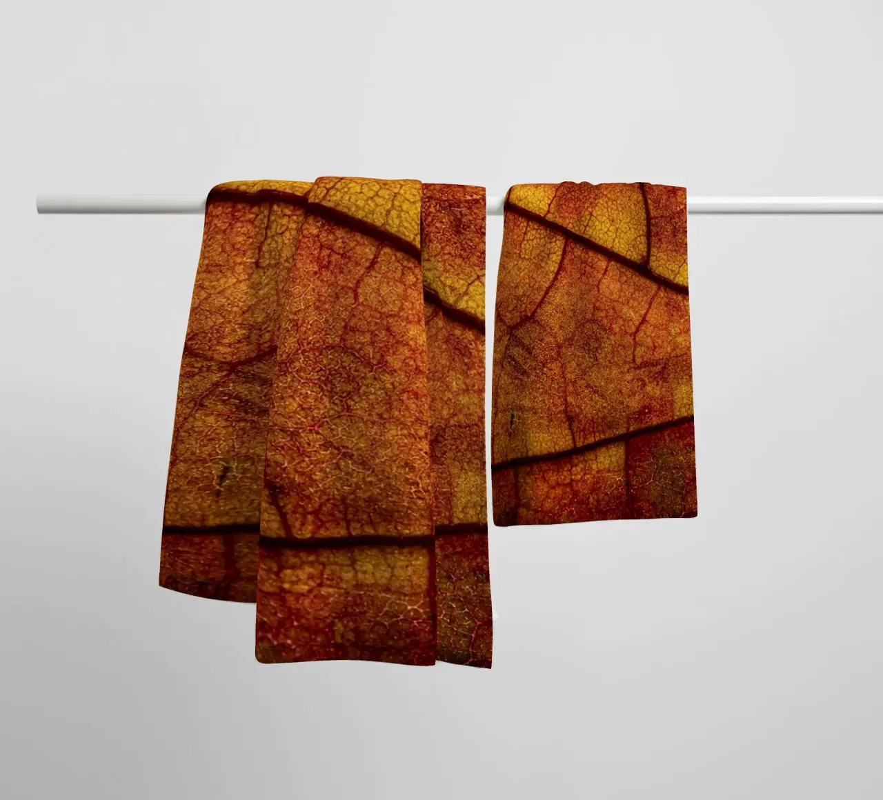 Herbstblatt mit lebendigem Farbverlauf und Aderstruktur asciugamano da bagno da Bilderwelt - Kunst für die Wand