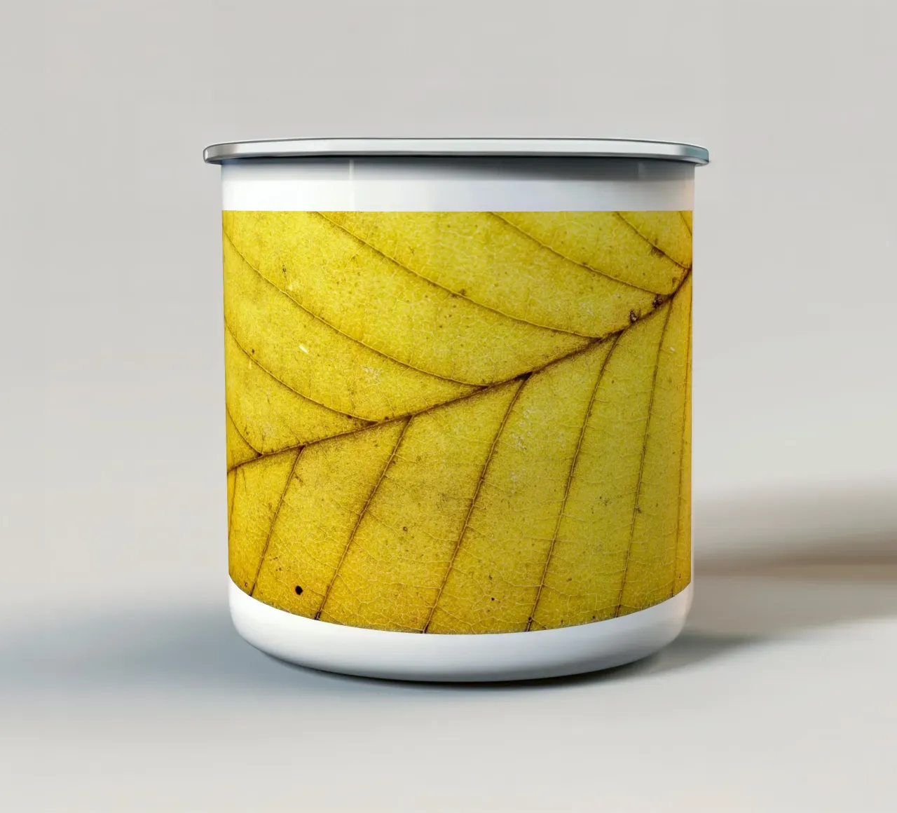 Gelbes Blatt mit feinem Adergeflecht tazza in smalto da Bilderwelt - Kunst für die Wand