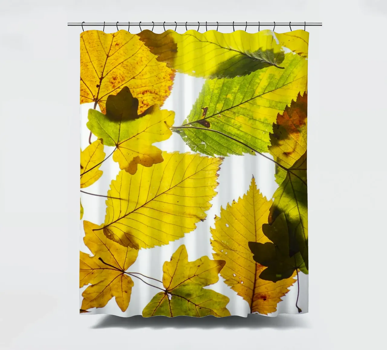 Foglie d'autunno in variazione sul bianco tenda da doccia da Bilderwelt - Kunst für die Wand