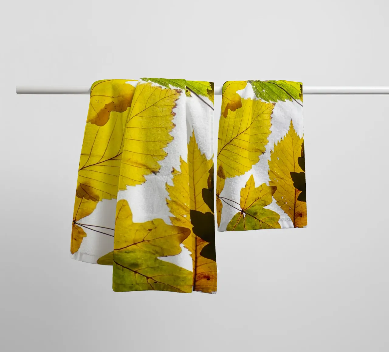 Foglie d'autunno in variazione sul bianco asciugamano da bagno da Bilderwelt - Kunst für die Wand