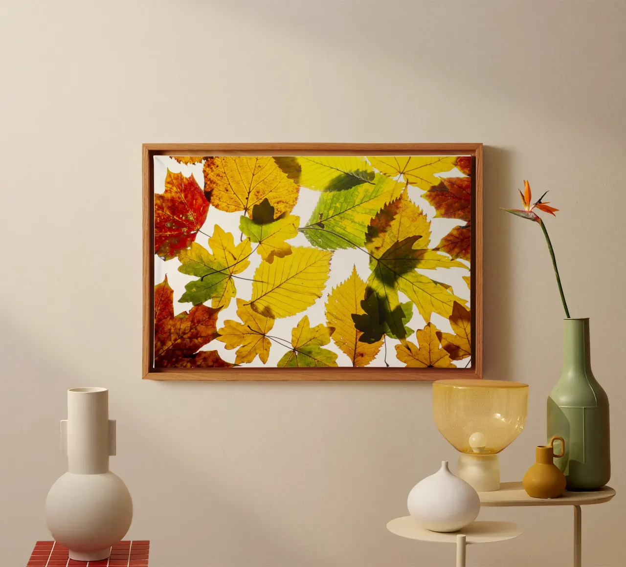 Foglie d'autunno in variazione sul bianco tela con Cornice a cassetta da Bilderwelt - Kunst für die Wand