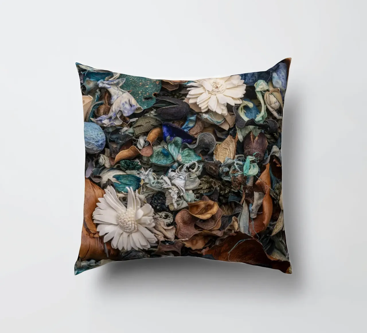 Composizione di fiori secchi con accenti bianchi cuscino da Bilderwelt - Kunst für die Wand