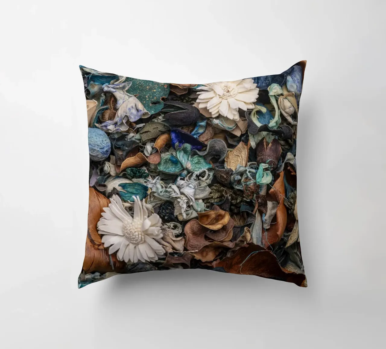 Composizione di fiori secchi con accenti bianchi cuscino da Bilderwelt - Kunst für die Wand