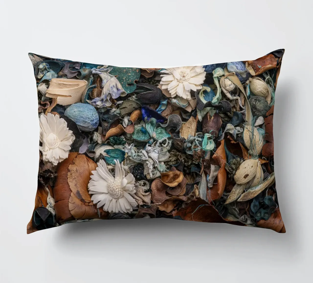 Composizione di fiori secchi con accenti bianchi cuscino da Bilderwelt - Kunst für die Wand