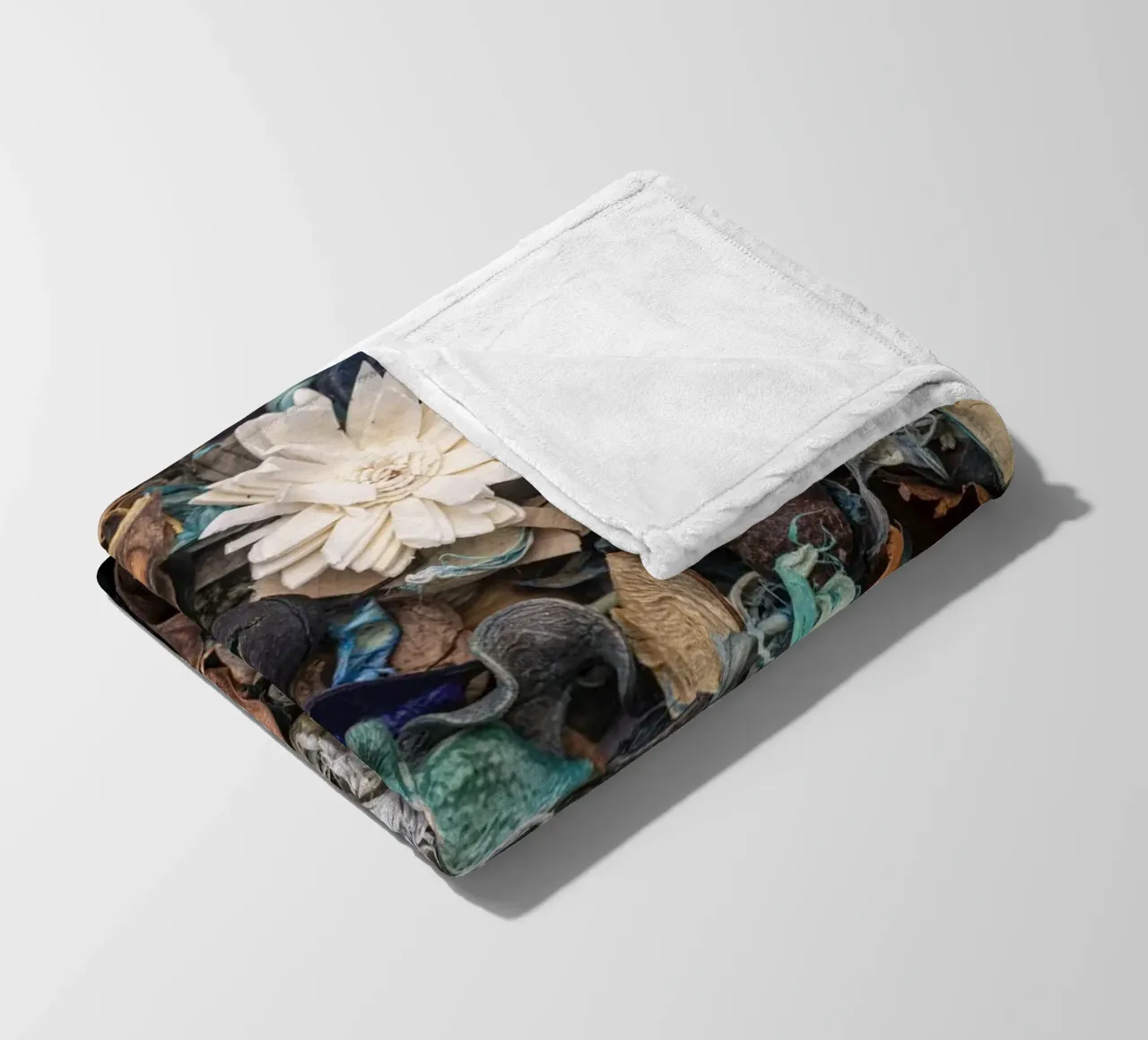 Composizione di fiori secchi con accenti bianchi coperta in pile da Bilderwelt - Kunst für die Wand