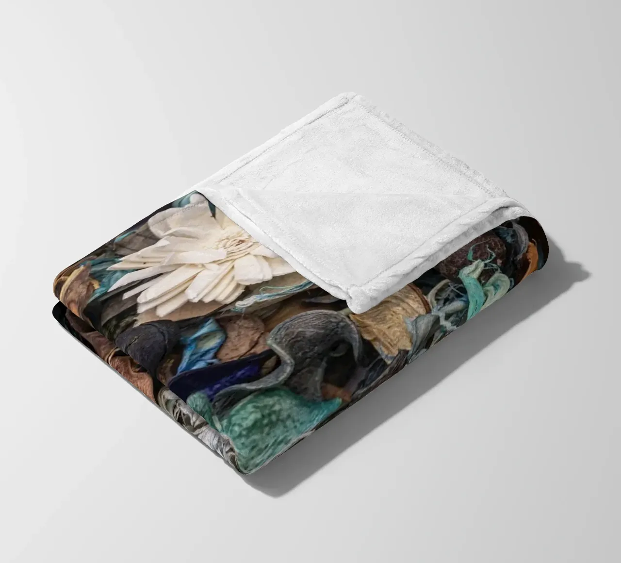 Composizione di fiori secchi con accenti bianchi coperta in pile da Bilderwelt - Kunst für die Wand