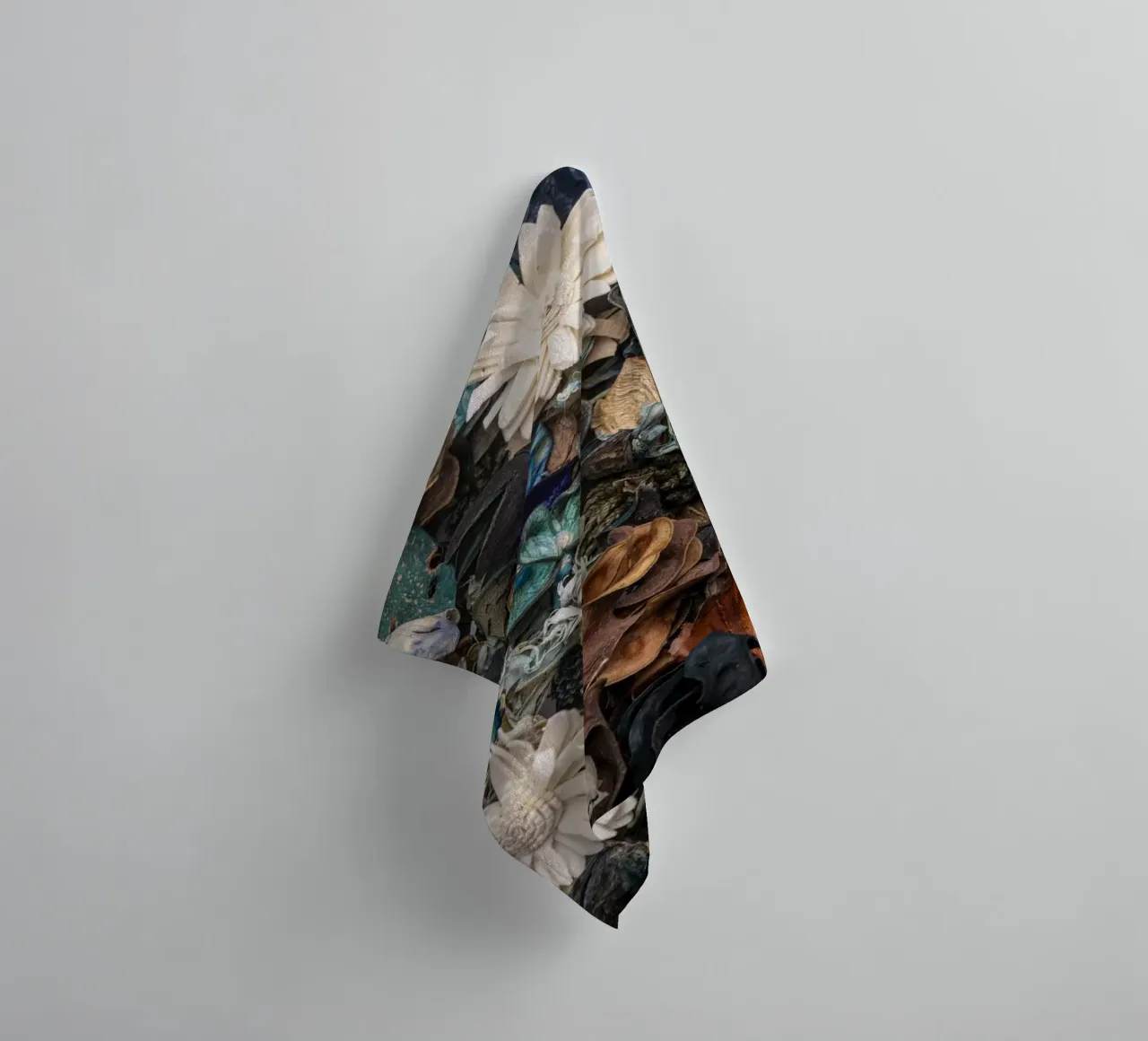 Composizione di fiori secchi con accenti bianchi asciugamano da bagno da Bilderwelt - Kunst für die Wand