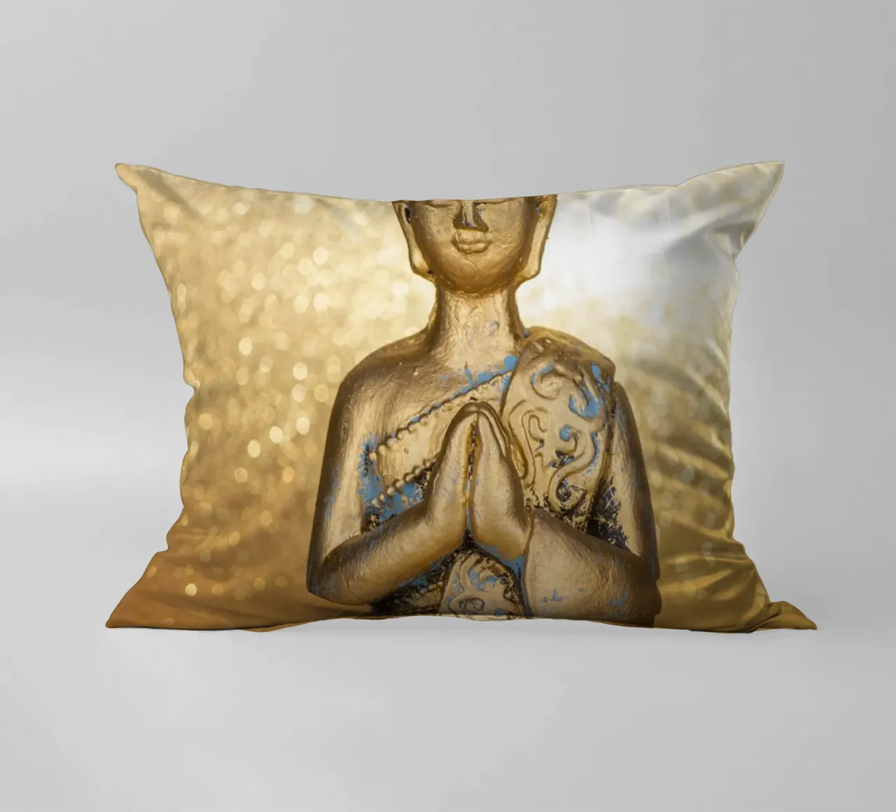 Buddha d'oro davanti a uno sfondo lucido cuscino da Bilderwelt - Kunst für die Wand