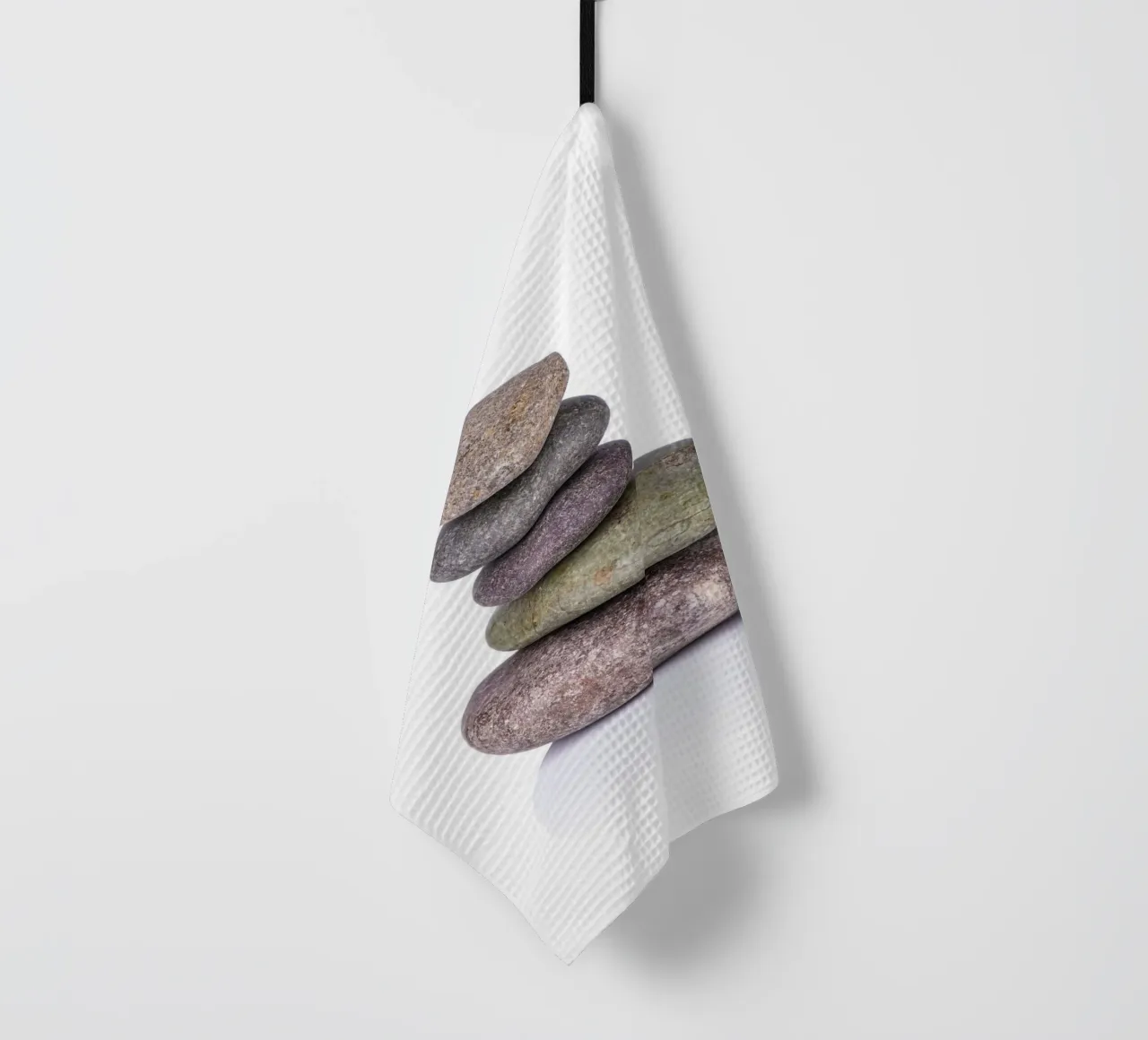 Pila di pietra in equilibrio su uno sfondo bianco canovaccio da cucina da Bilderwelt - Kunst für die Wand