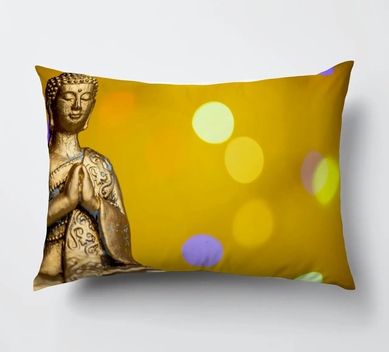 Bouddha doré devant un cercle de lumière jaune coussin de Bilderwelt - Kunst für die Wand