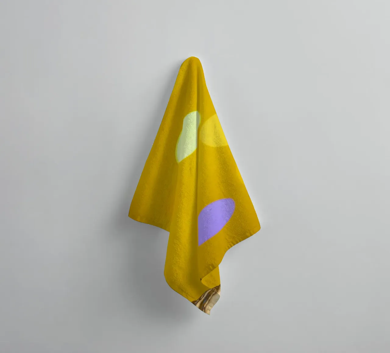 Bouddha doré devant un cercle de lumière jaune serviette de bain de Bilderwelt - Kunst für die Wand