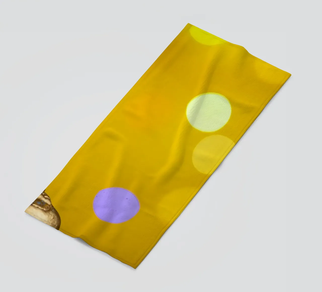 Bouddha doré devant un cercle de lumière jaune serviette de plage de Bilderwelt - Kunst für die Wand