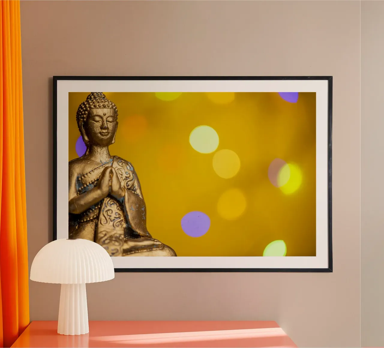 Bouddha doré devant un cercle de lumière jaune hahnemühle de Bilderwelt - Kunst für die Wand