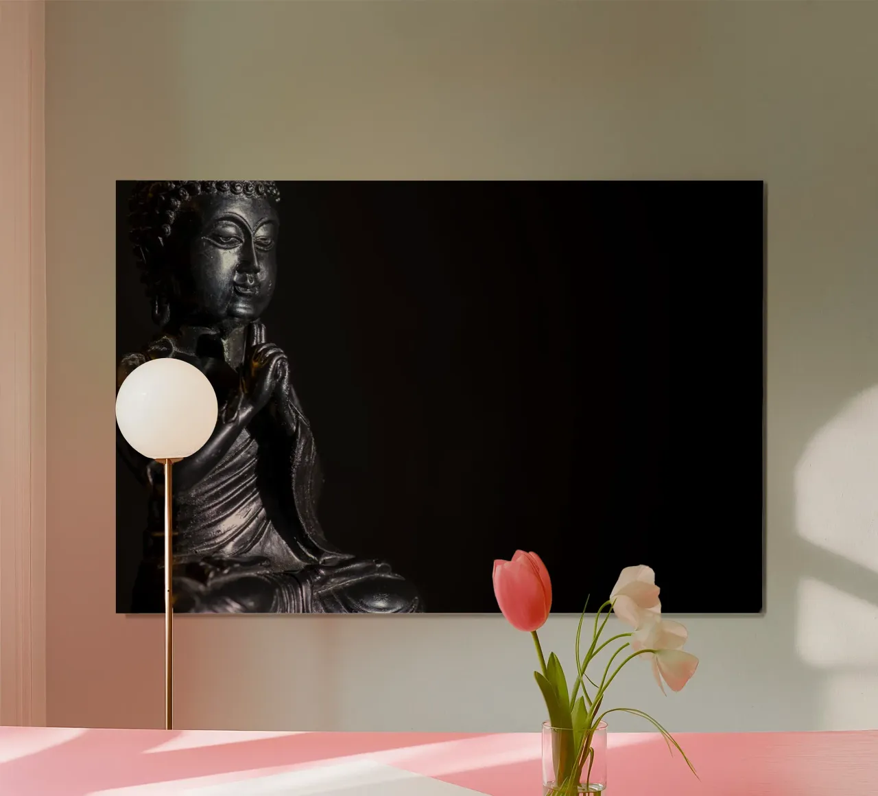 Meditativer Buddha vor schwarzem Hintergrund Poster mit Aluminium Rahmen von Bilderwelt - Kunst für die Wand
