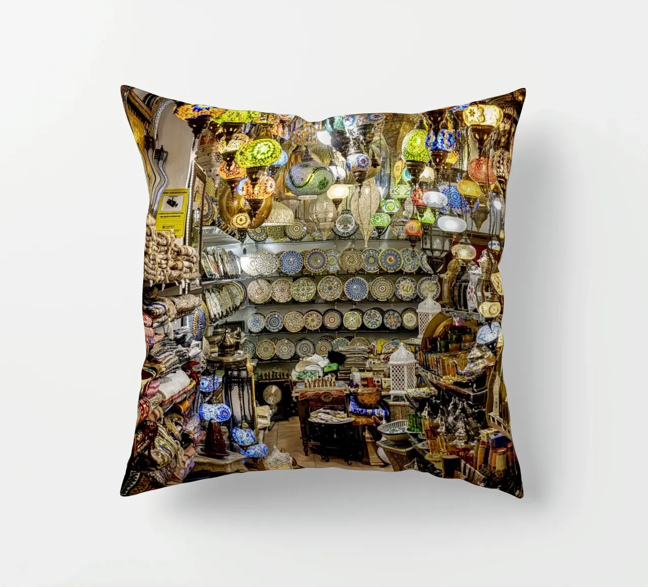 Negozio di souvenir con tappeti e lanterne cuscino da Bilderwelt - Kunst für die Wand