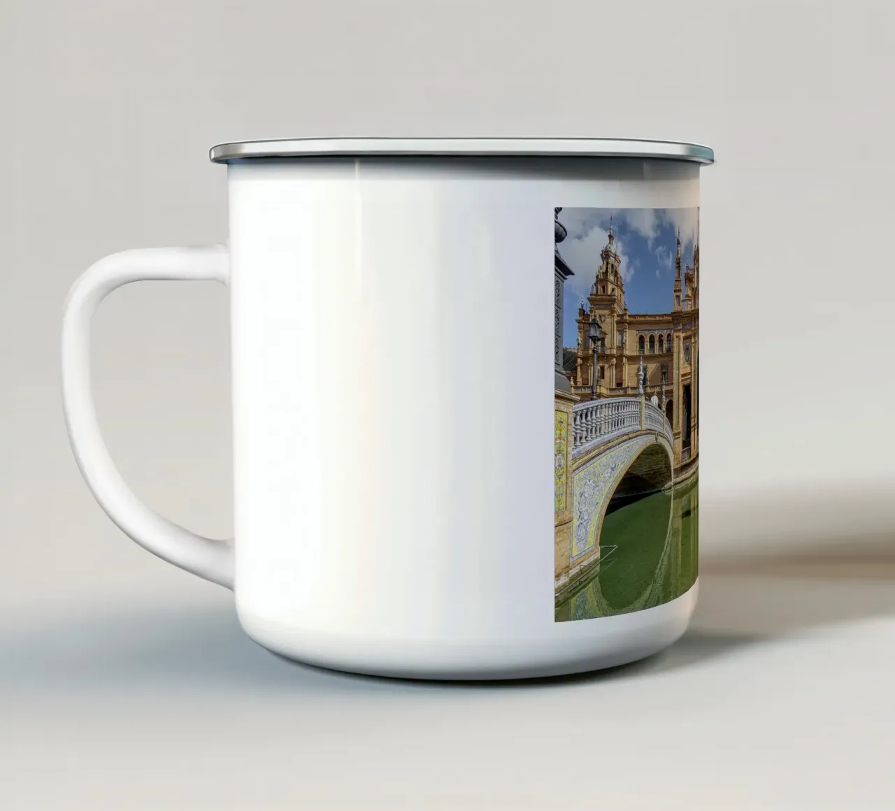 Plaza de España con ponte e torri tazza in smalto da Bilderwelt - Kunst für die Wand