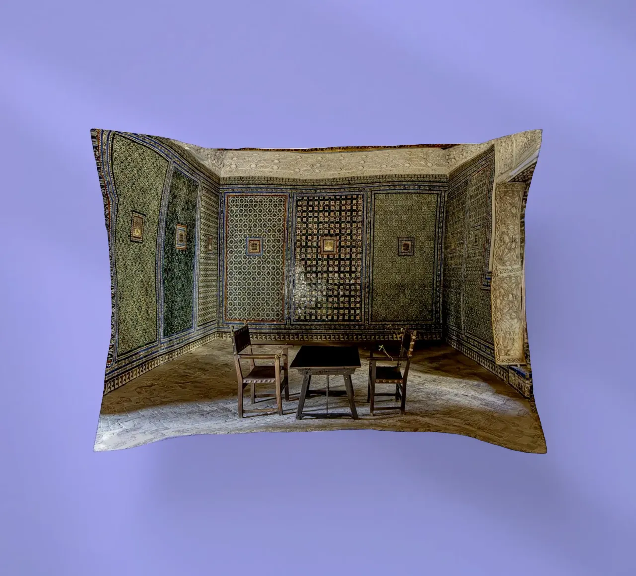 Mudéjar-Raum mit Fliesen und Holzdecke Kissen von Bilderwelt - Kunst für die Wand