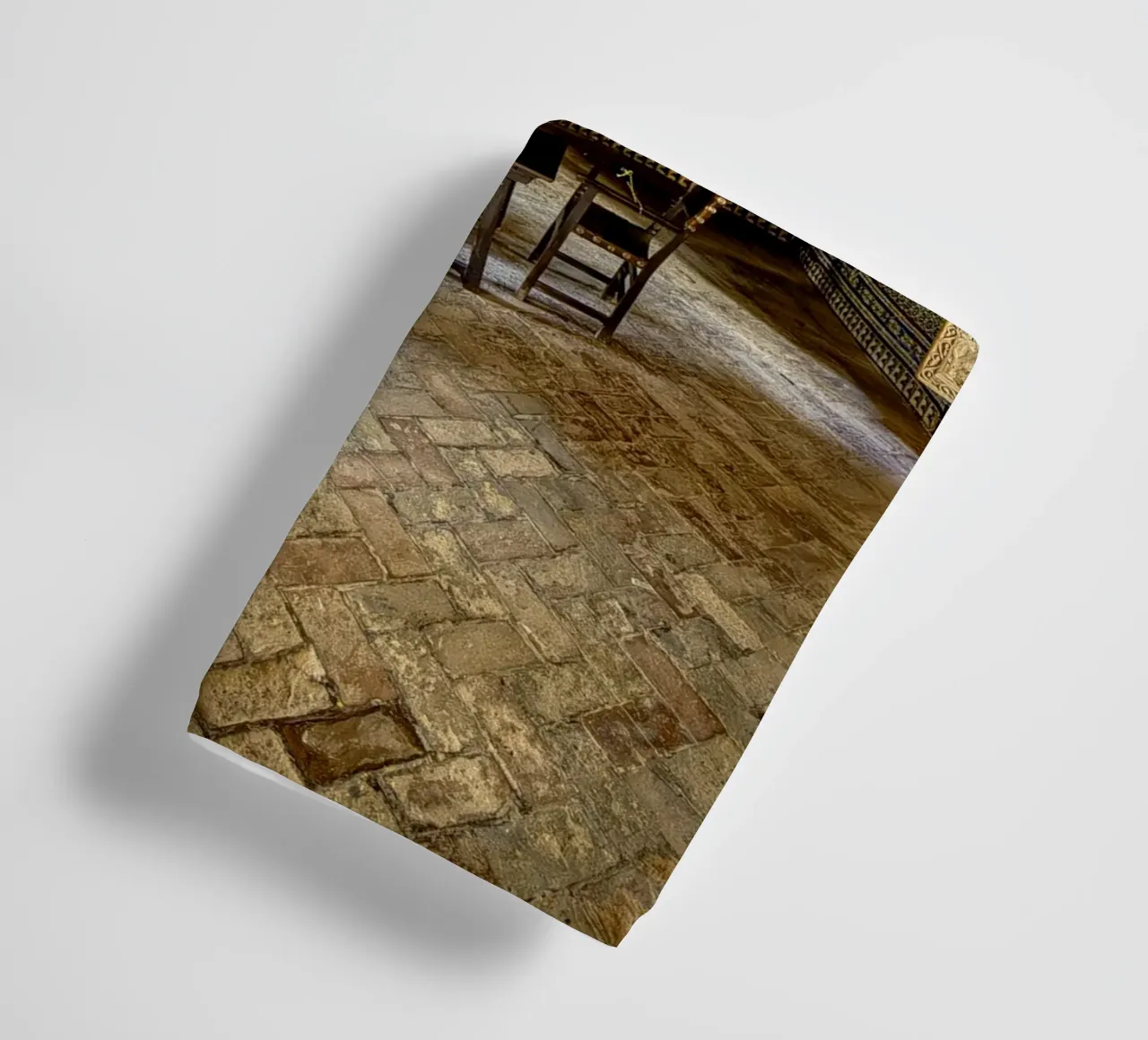 Camera mudéjar con piastrelle e soffitto in legno asciugamano da bagno da Bilderwelt - Kunst für die Wand