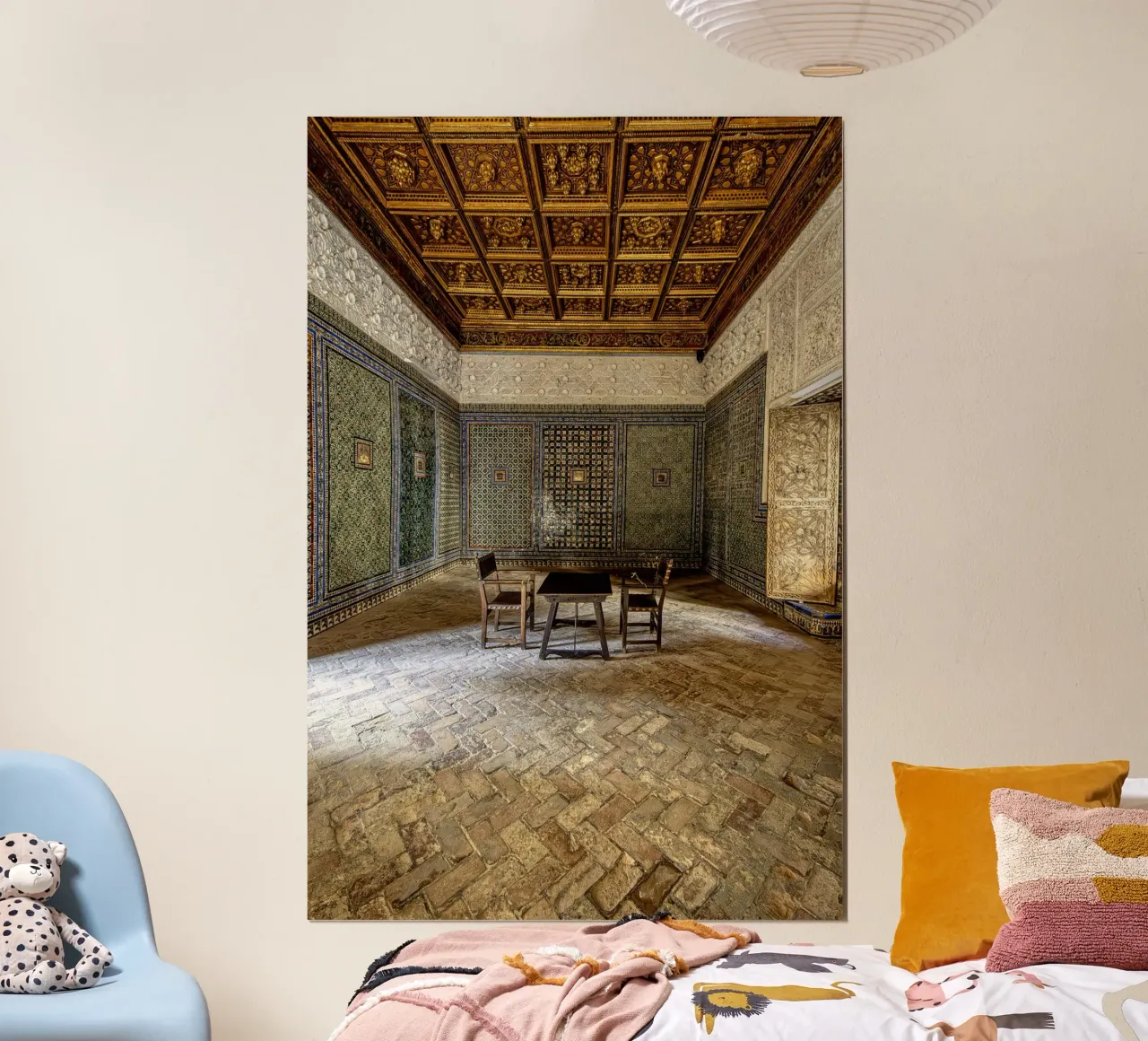 Camera mudéjar con piastrelle e soffitto in legno carta hahnemühle da Bilderwelt - Kunst für die Wand