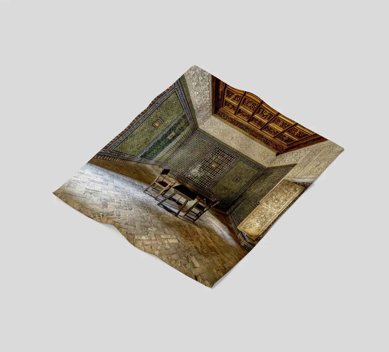 Camera mudéjar con piastrelle e soffitto in legno coperta in pile da Bilderwelt - Kunst für die Wand
