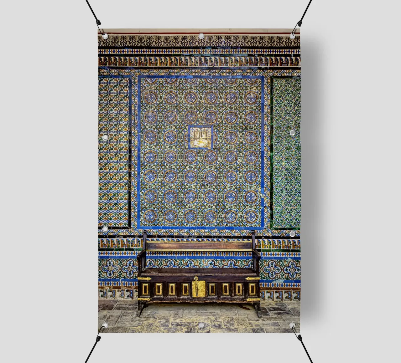 Parete piastrellata con panca antica a Siviglia telo in pvc da Bilderwelt - Kunst für die Wand
