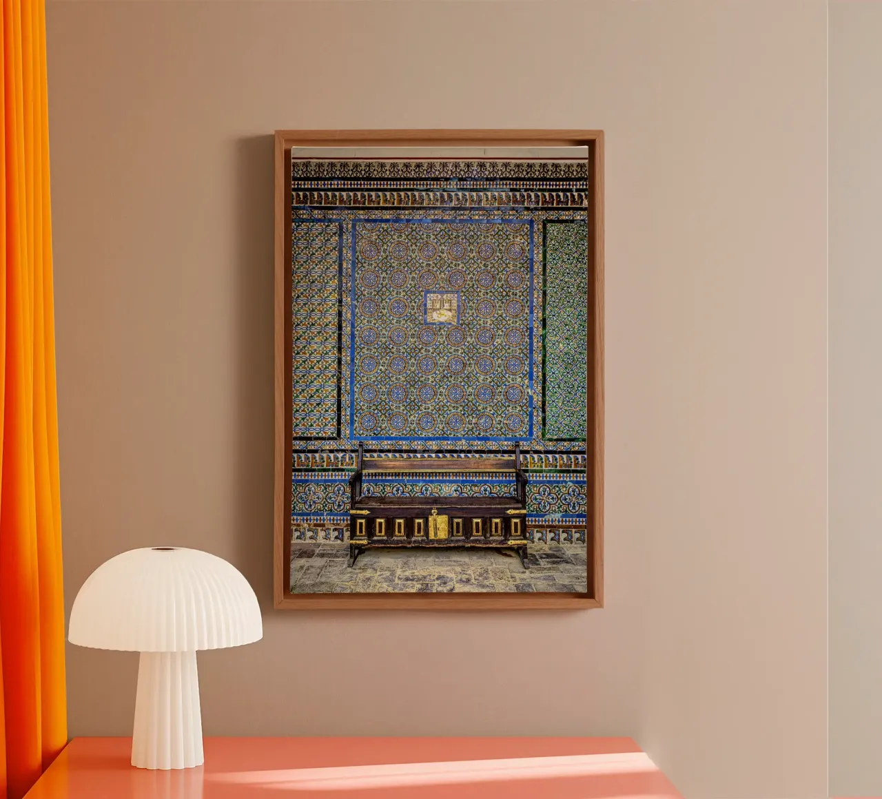 Parete piastrellata con panca antica a Siviglia tela con Cornice a cassetta da Bilderwelt - Kunst für die Wand