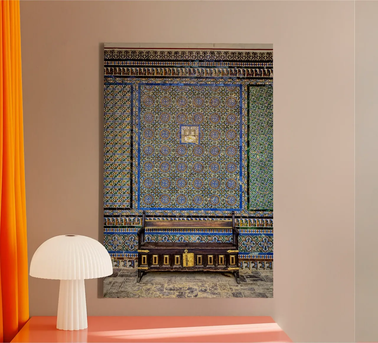 Parete piastrellata con panca antica a Siviglia tela con Cornice a cassetta da Bilderwelt - Kunst für die Wand