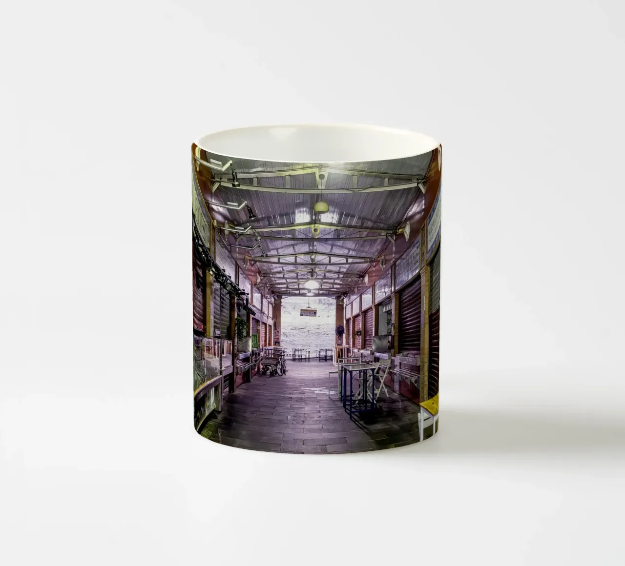 Sala del mercato abbandonata a Siviglia tazza in ceramica da Bilderwelt - Kunst für die Wand