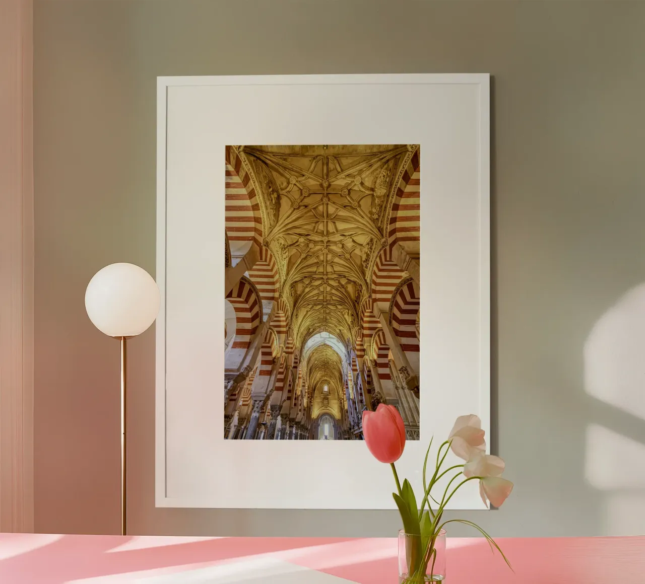 Arcs mauresques dans la mosquée de Cordoue poster avec cadre en aluminium de Bilderwelt - Kunst für die Wand