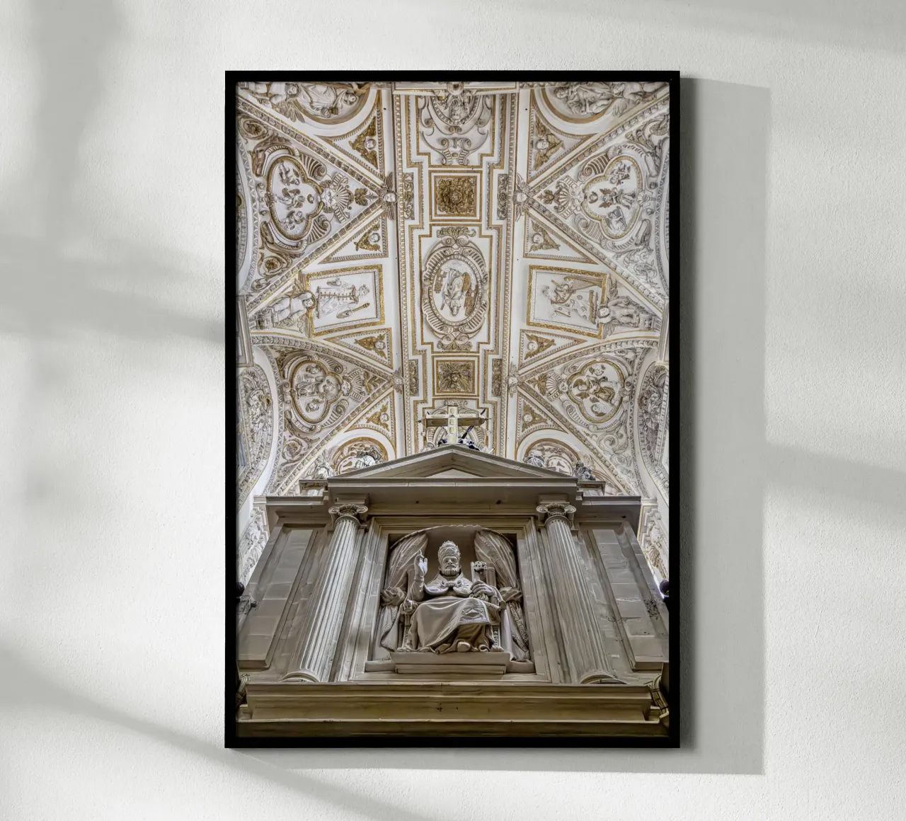 Voûte baroque avec figure d'autel à Cordoue poster de Bilderwelt - Kunst für die Wand