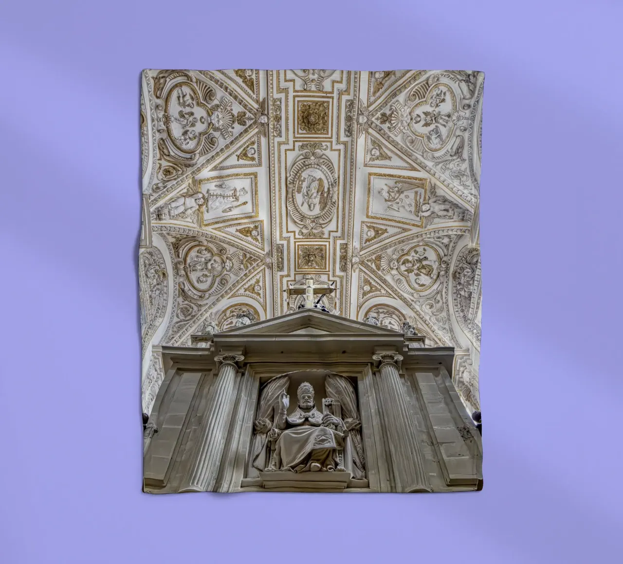 Volta barocca con pala d'altare a Córdoba coperta in pile da Bilderwelt - Kunst für die Wand