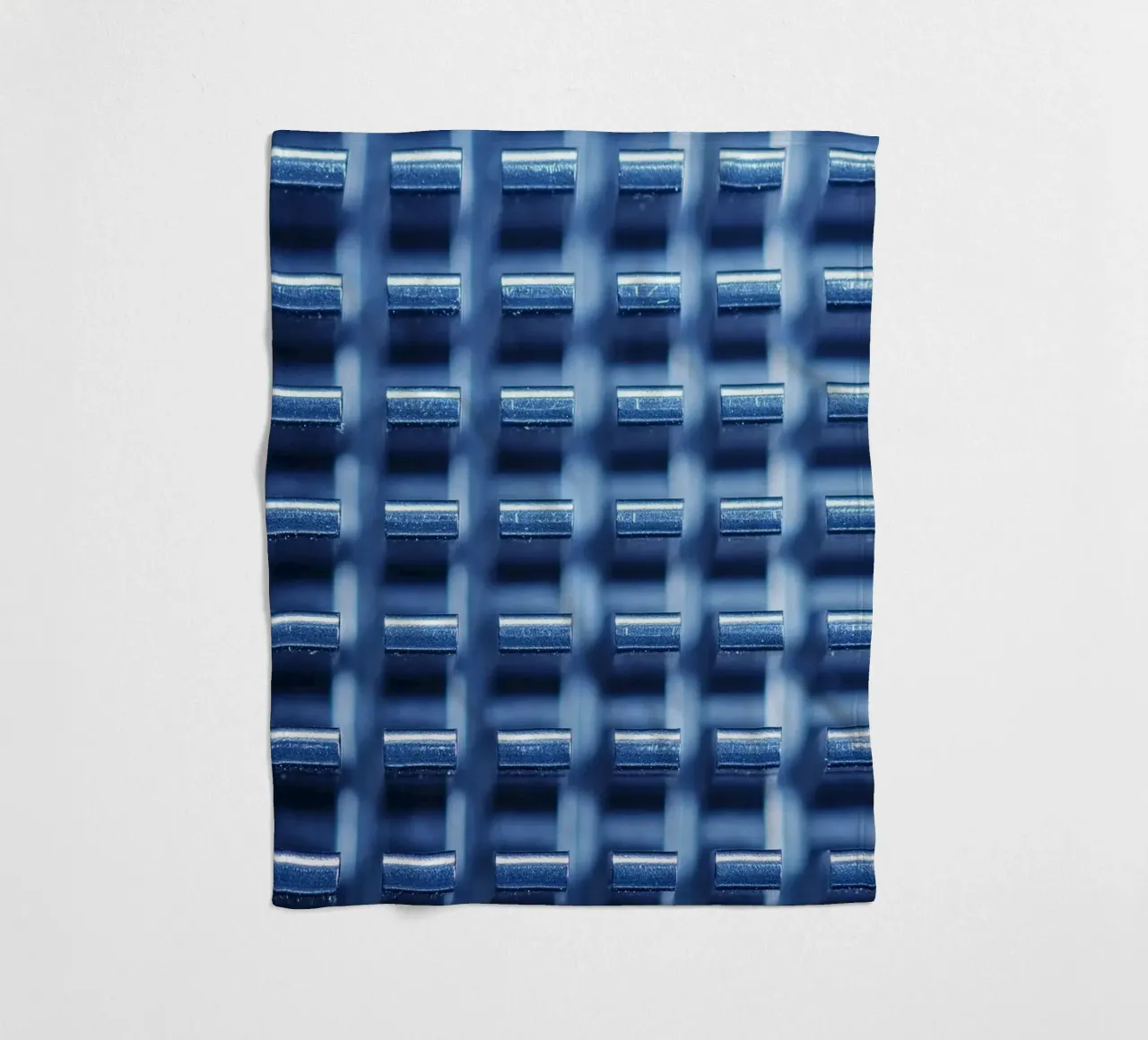 Structure métallique avec ailettes de refroidissement - vue macro plaid polaire de Bilderwelt - Kunst für die Wand