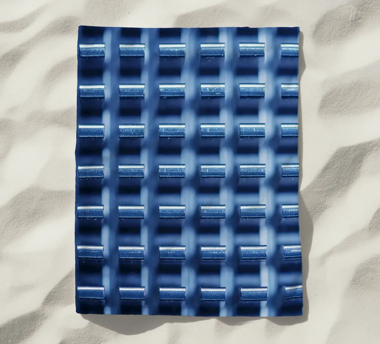 Structure métallique avec ailettes de refroidissement - vue macro serviette de plage de Bilderwelt - Kunst für die Wand