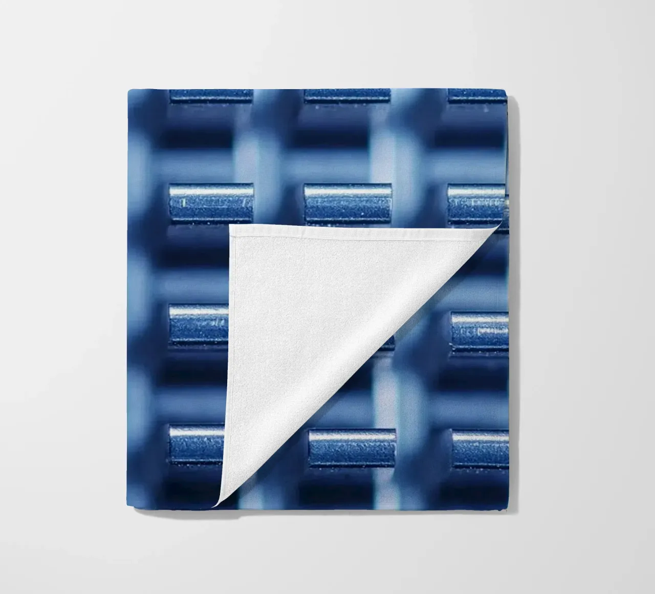 Structure métallique avec ailettes de refroidissement - vue macro serviette de plage de Bilderwelt - Kunst für die Wand