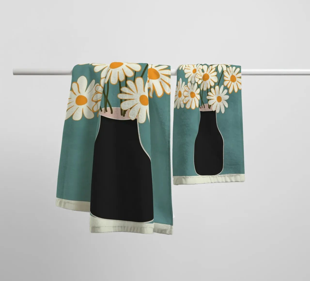 White Daisy Bouquets in Vase 1 asciugamano da bagno da cityart