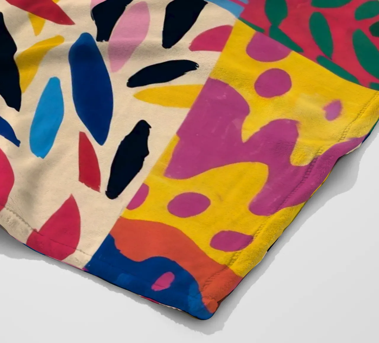 Fröhliches Muster Patchwork Fleecedecke von Monuments Fire