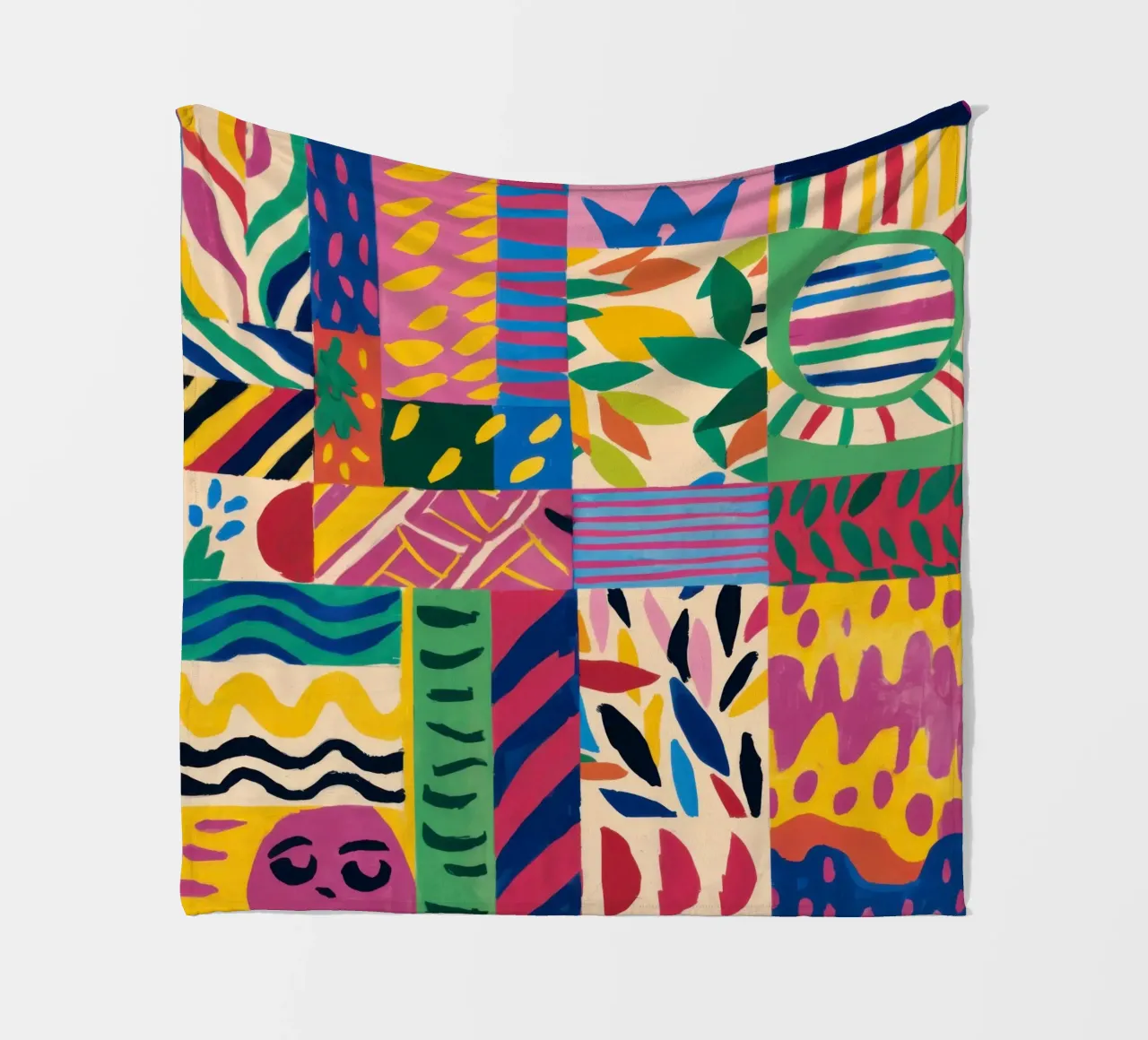 Fröhliches Muster Patchwork Fleecedecke von Monuments Fire