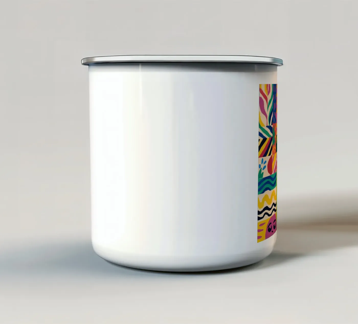 Fröhliches Muster Patchwork Emaille Tasse von Monuments Fire