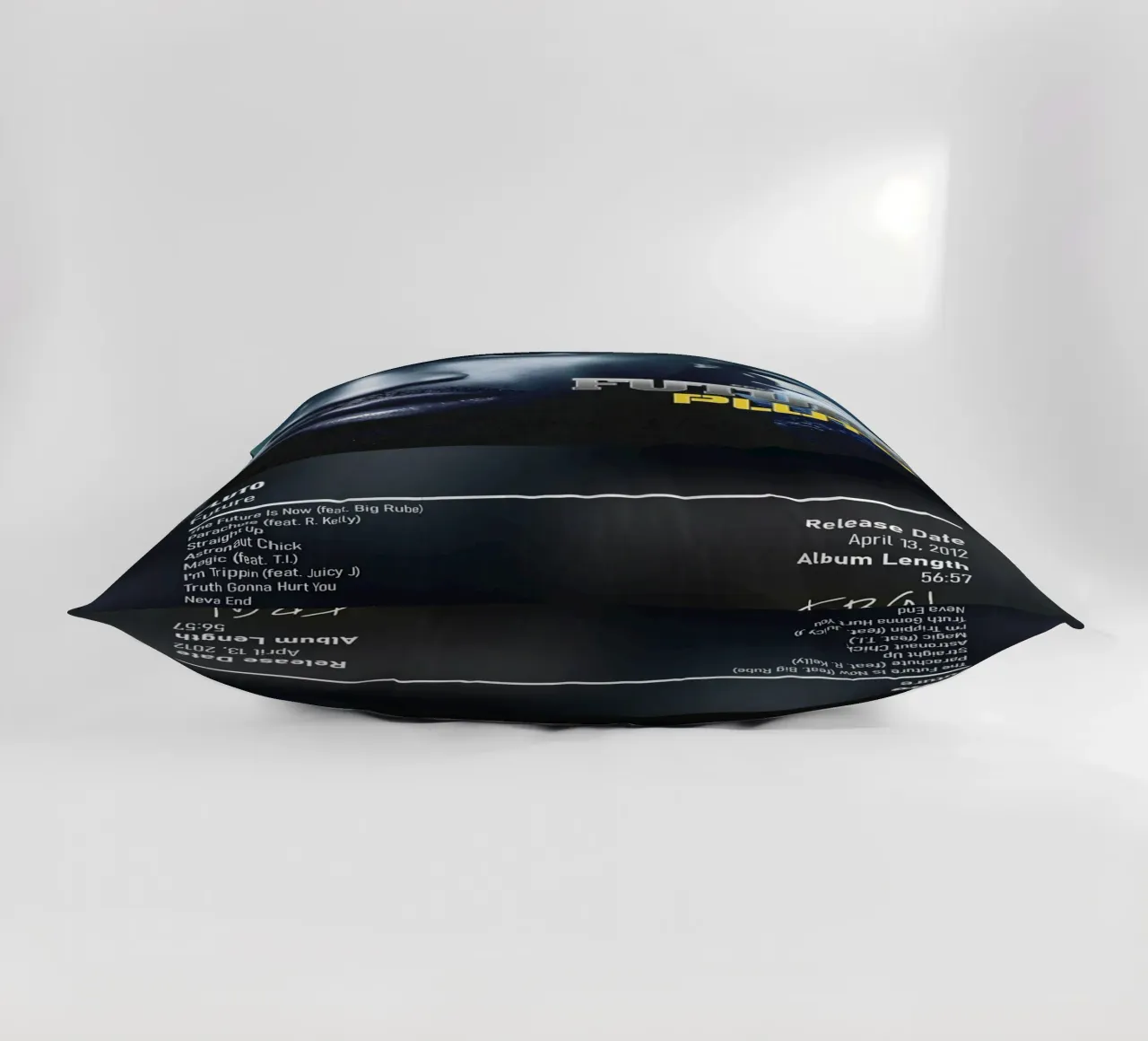 Pluto (2012) by Future cuscino da DGUnder