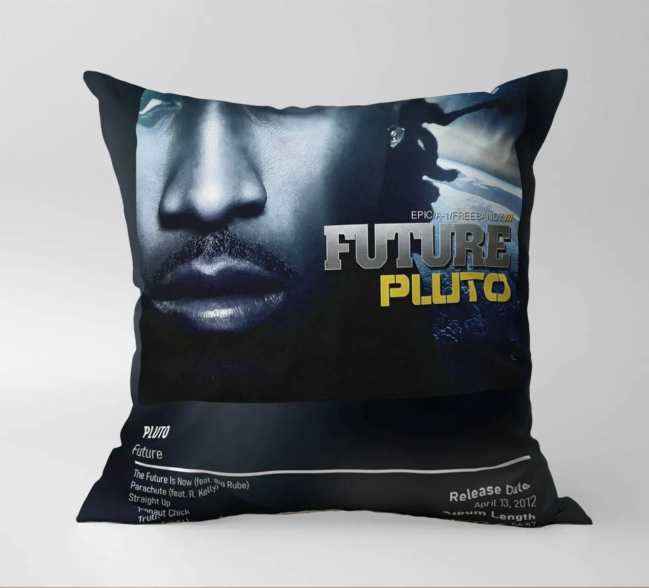 Pluto (2012) by Future cuscino da DGUnder