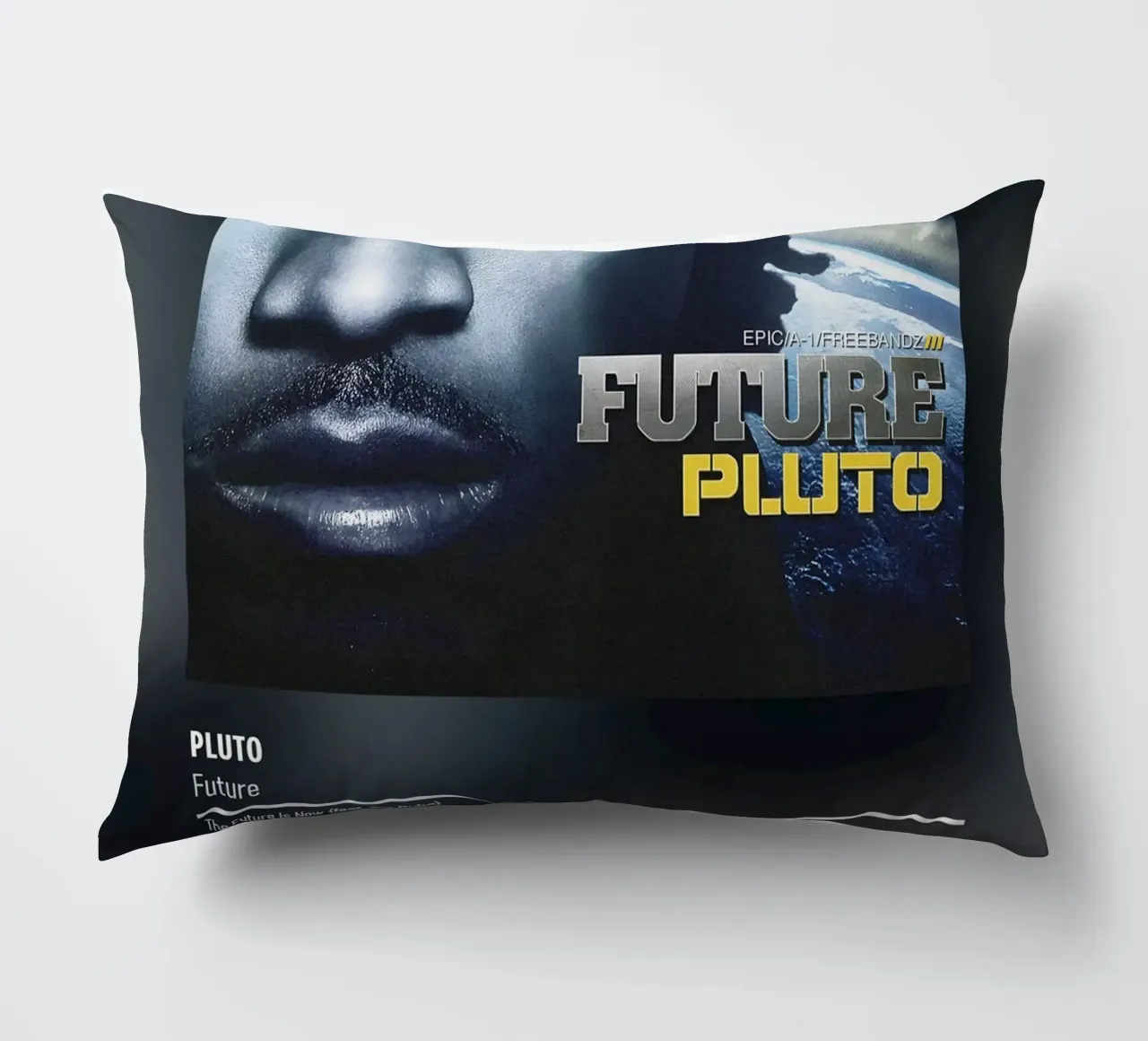 Pluto (2012) by Future cuscino da DGUnder