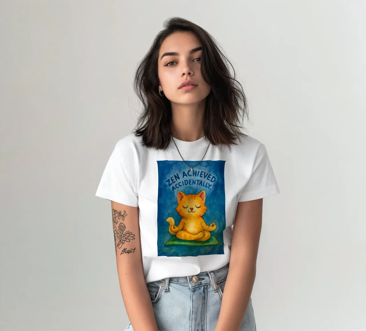 Lustige Yoga-Katze T-Shirt von Mirage